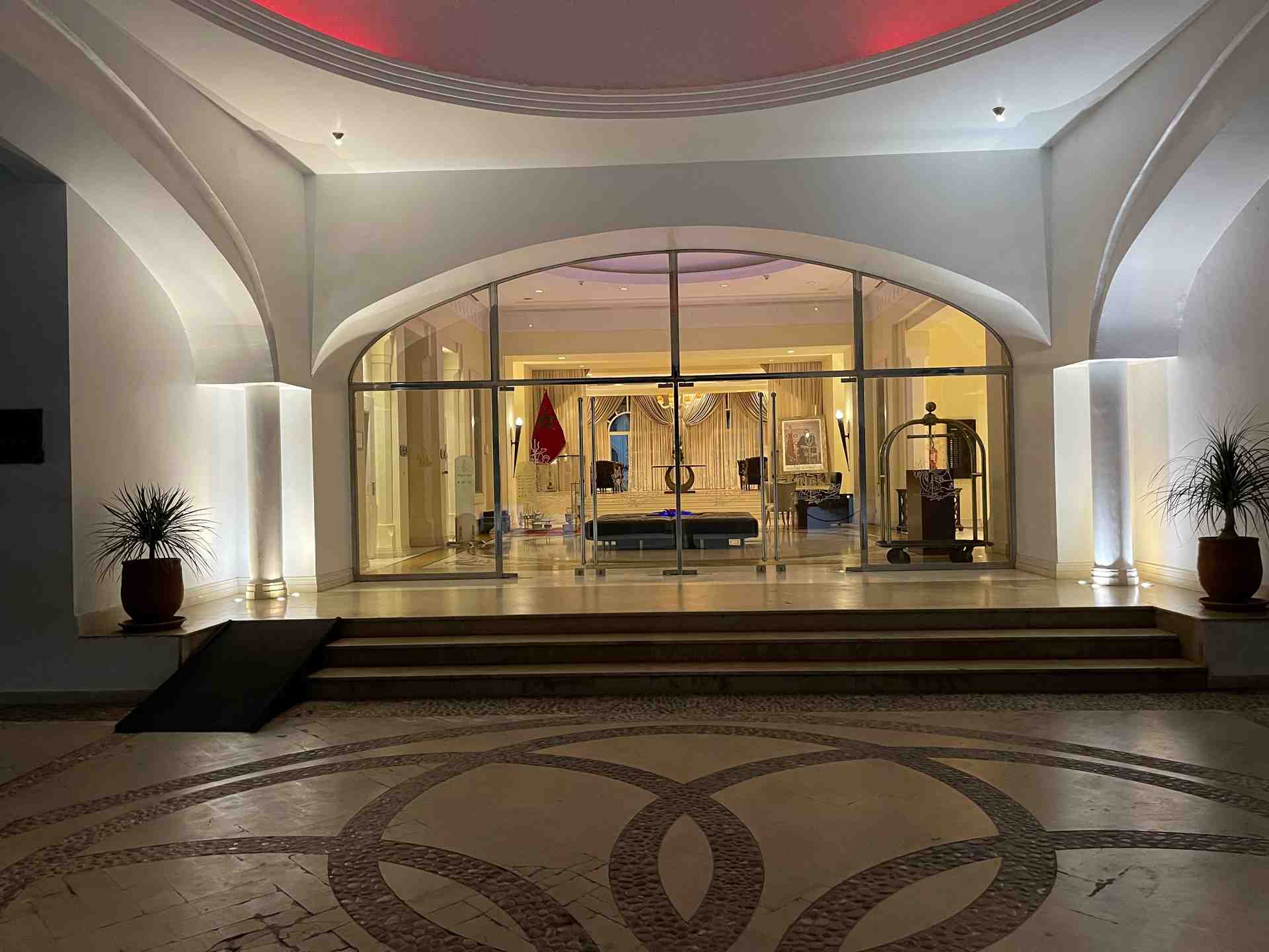 Hoteleingang-Amphitrite-Palace-Nacht-Skhirat-Marokko