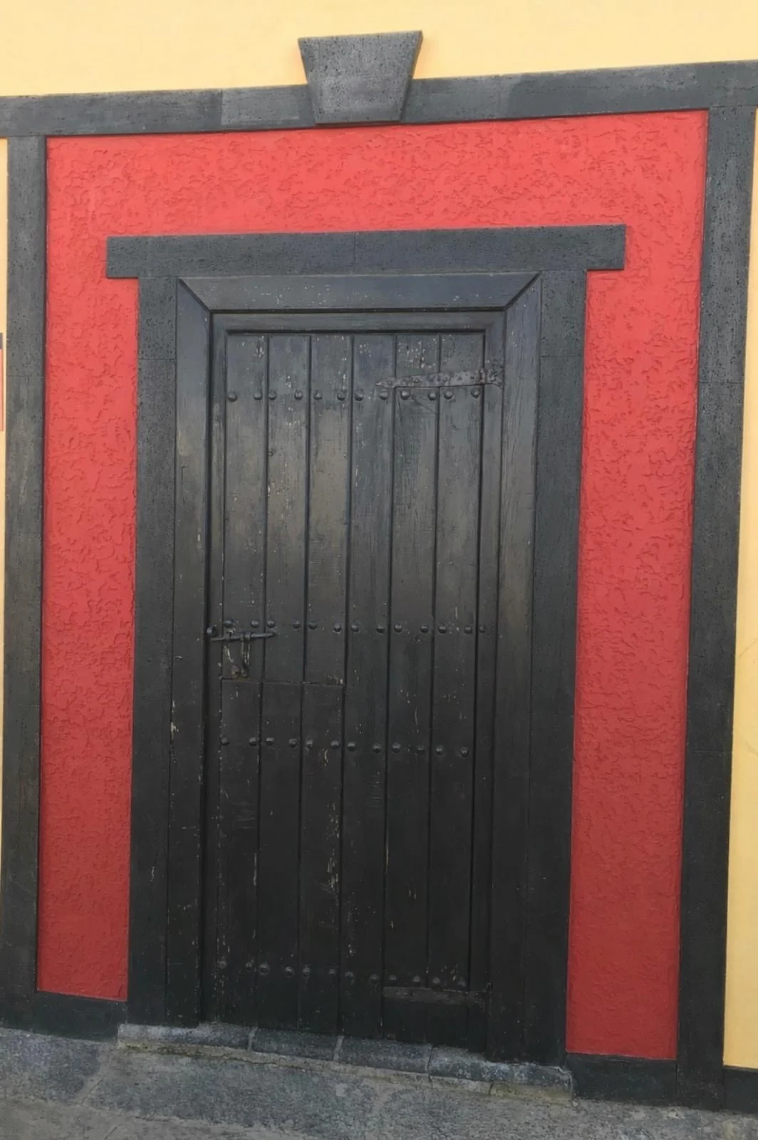 Lanzarote Haustuer farbige fassade