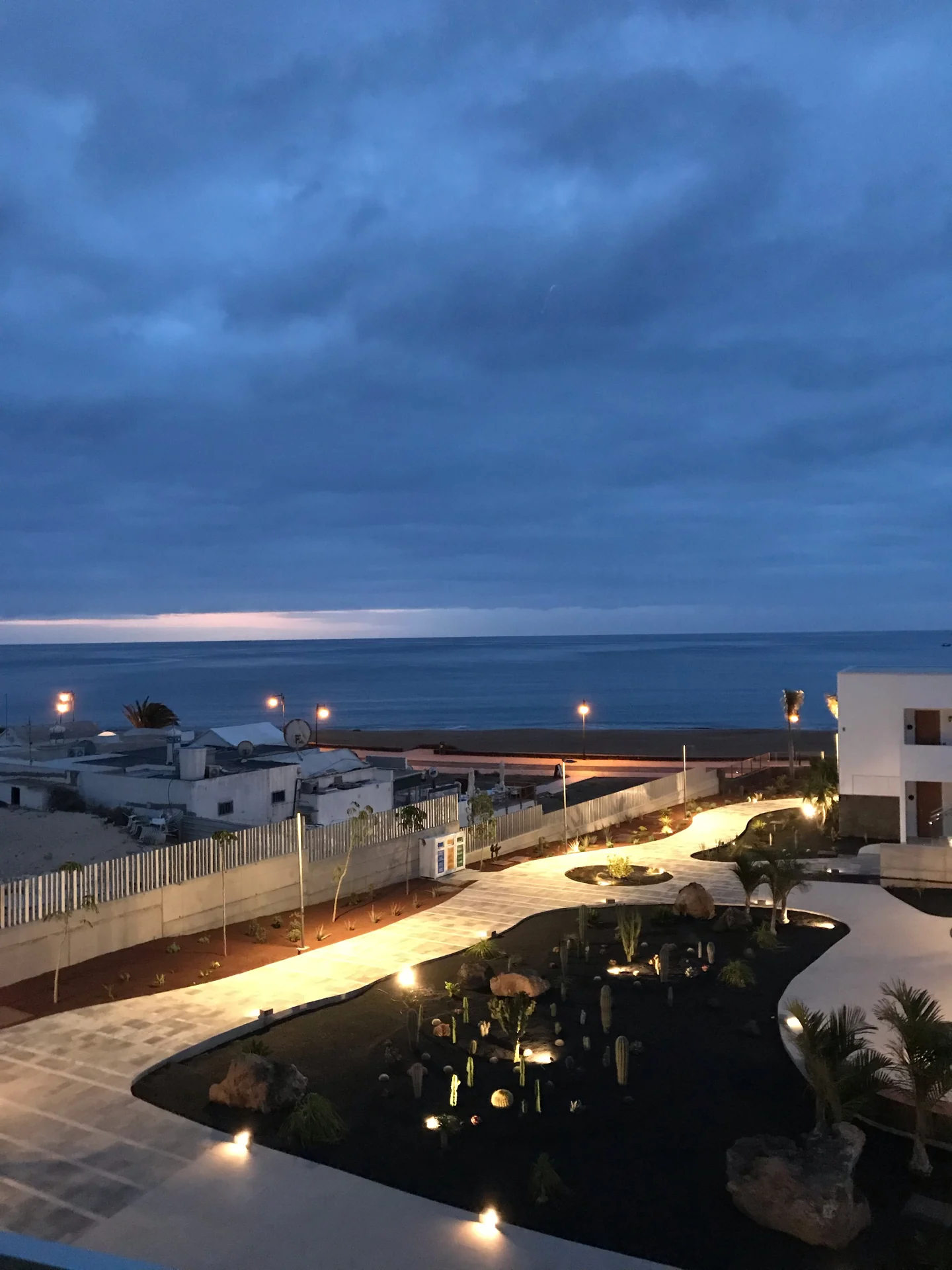 Lanzarote Hotel lava beach puerto del carmen kakteengarten meerblick daemmerung