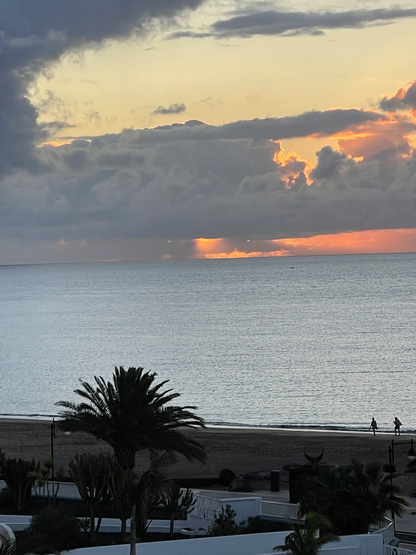 Lanzarote Los pocillos atlantik wolken goldenes licht