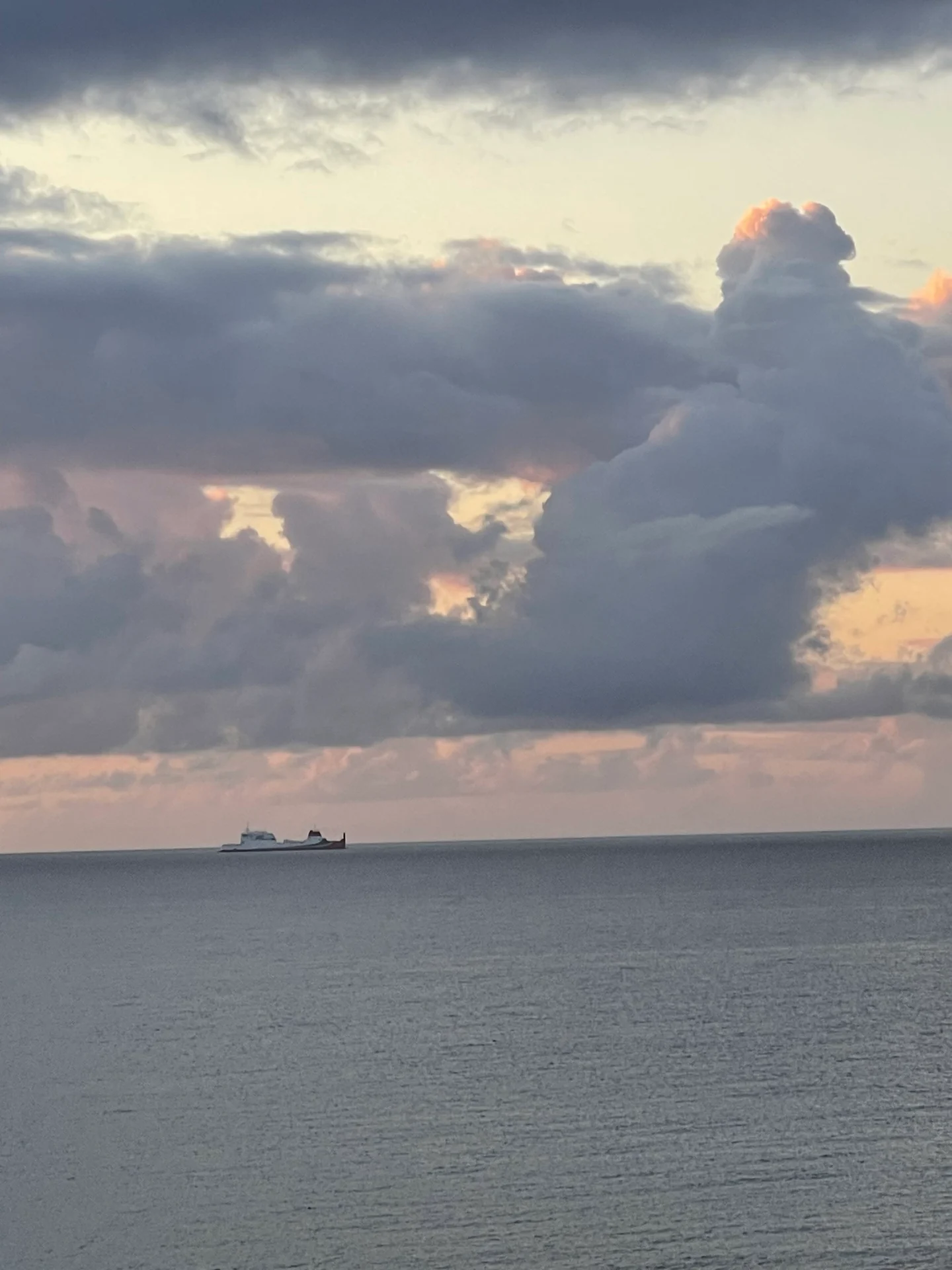 Lanzarote Los pocillos atlantik wolken goldenes licht