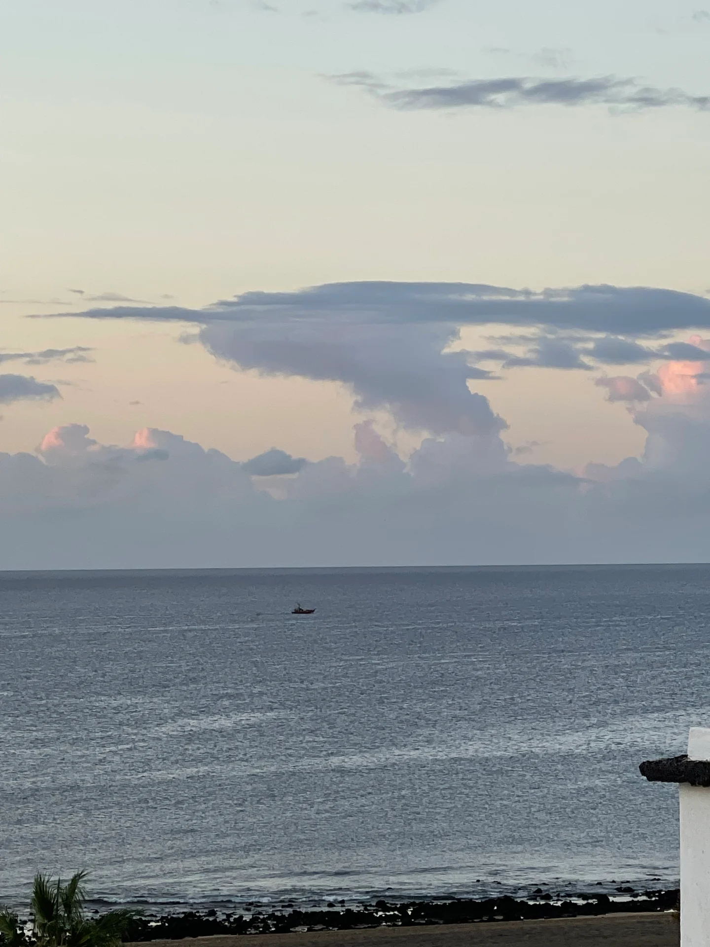 Lanzarote Los pocillos atlantik wolken goldenes licht