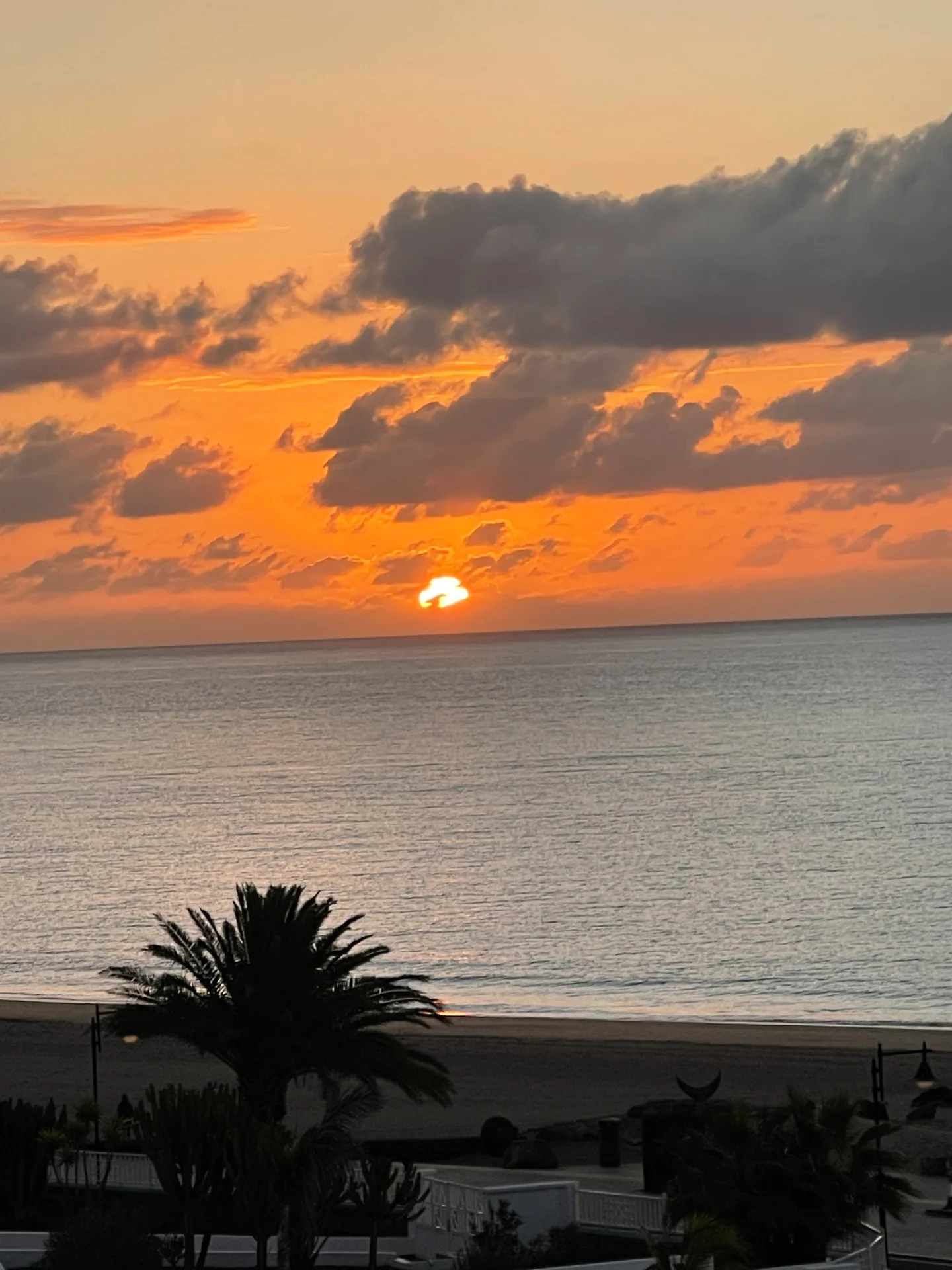 Lanzarote Los pocillos atlantik wolken goldenes licht