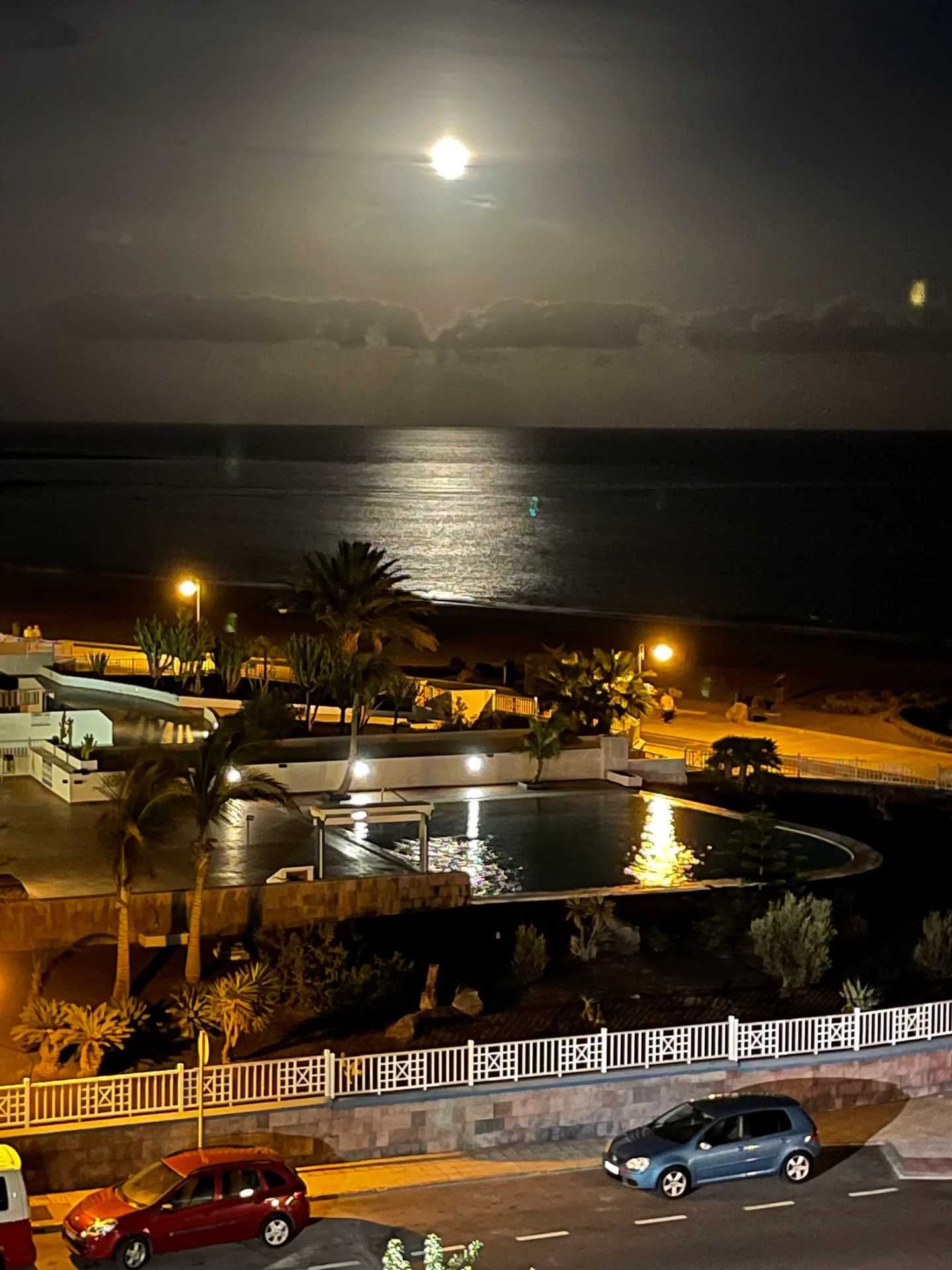Lanzarote Los pocillos pool palmen meerblick nacht