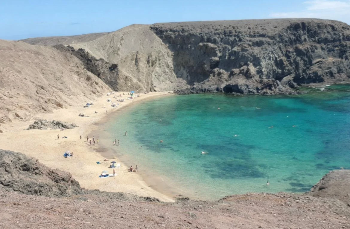Lanzarote Papagayo strandbucht tuerkises meer
