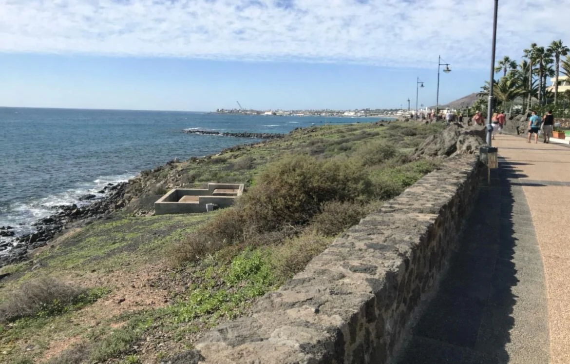 Lanzarote Puerto del carmen felskueste promenade