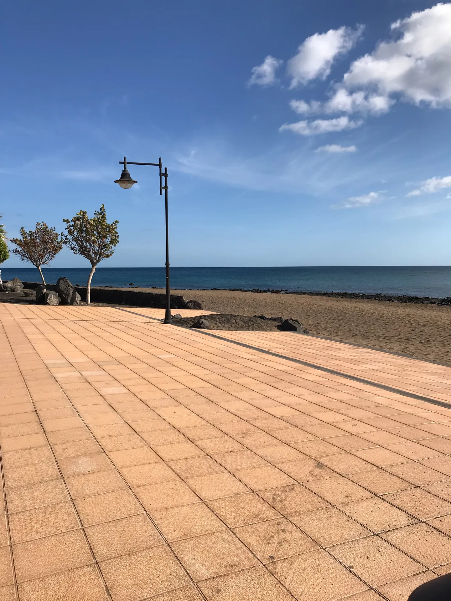 Lanzarote Puerto del carmen kuestenpromenade meerblick