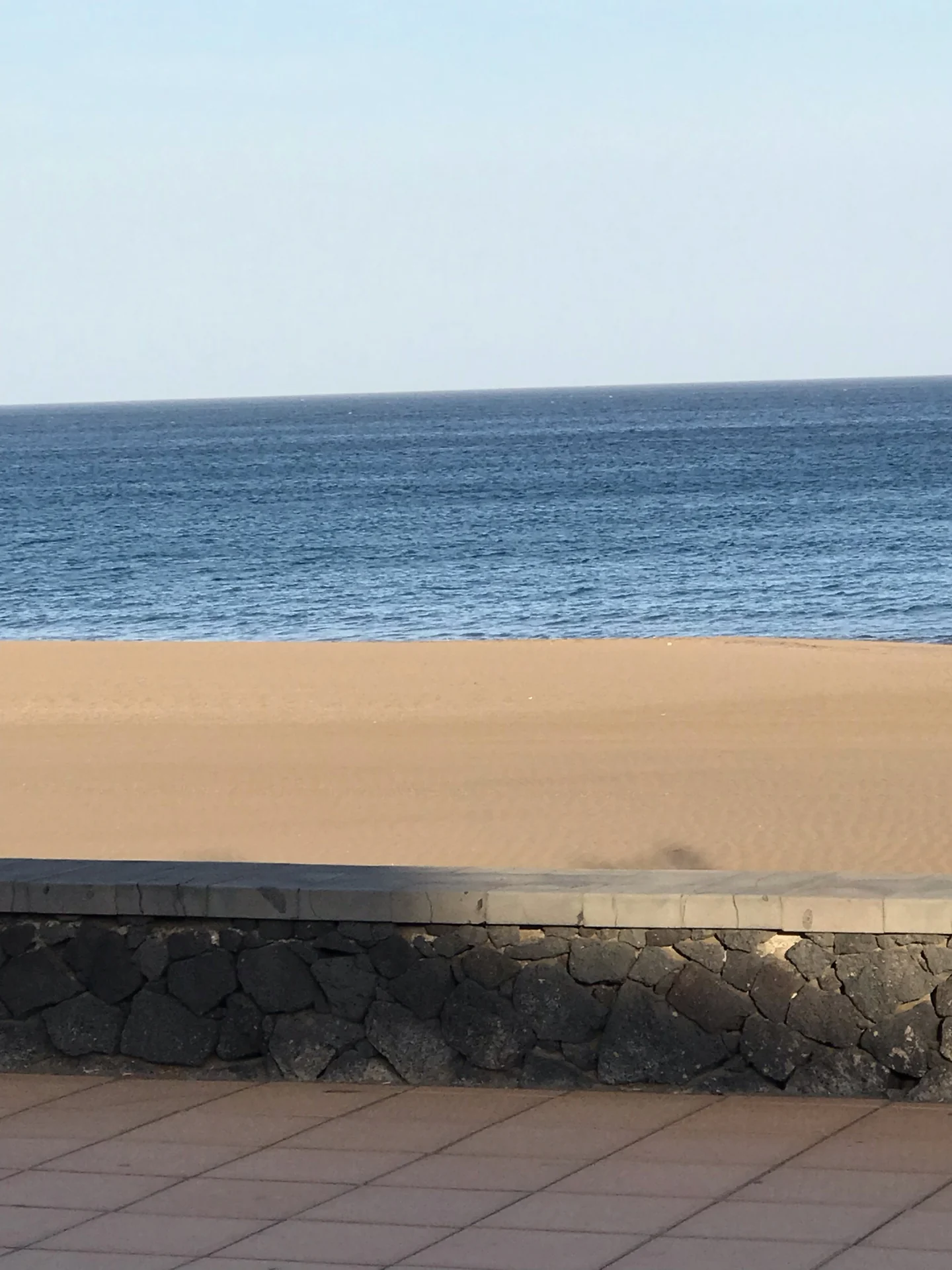 Lanzarote Puerto del carmen sandstrand promenade