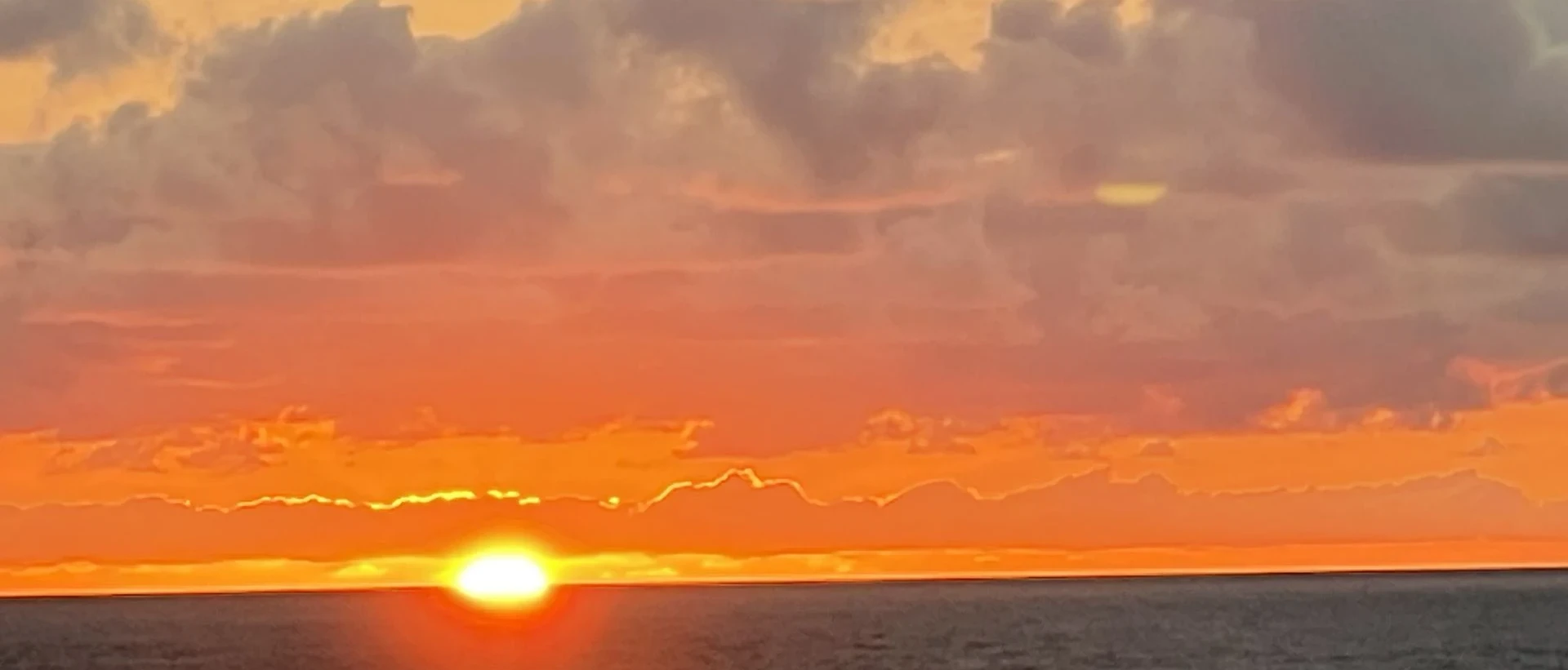 Dramatischer Sonnenuntergang am Atlantik, Rabat, Marokko