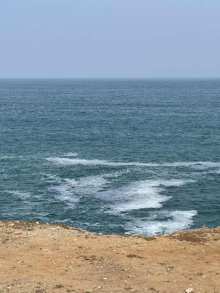 Brandung an der Atlantikküste, Rabat, Marokko