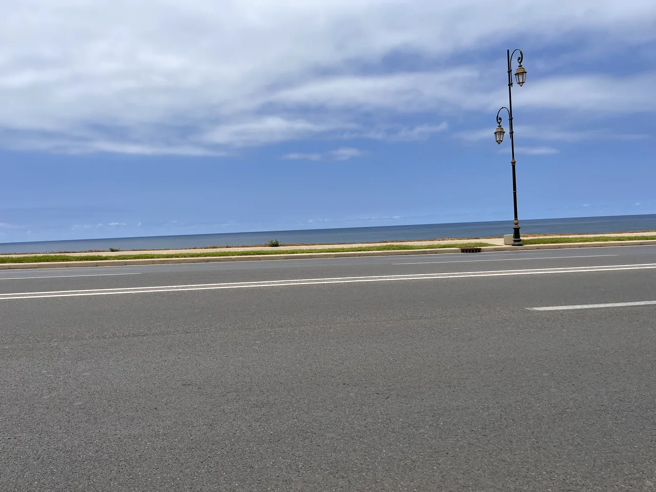 Küstenstrasse mit Meerblick bei Rabat, Marokko
